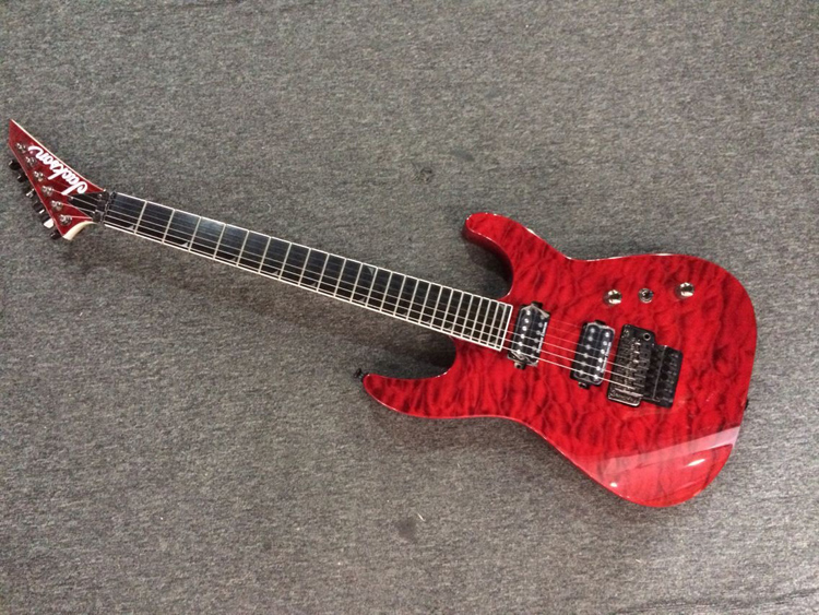 包括floyd-rose琴桥(摇杆系统)和双线圈拾音器的采用,琴把则改为更薄