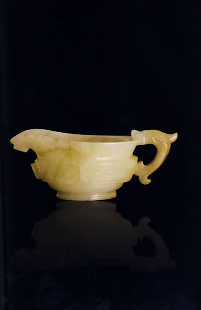 卓少东,深圳古玩城董事长,北京华夏遗珍文物有限公司总经理.