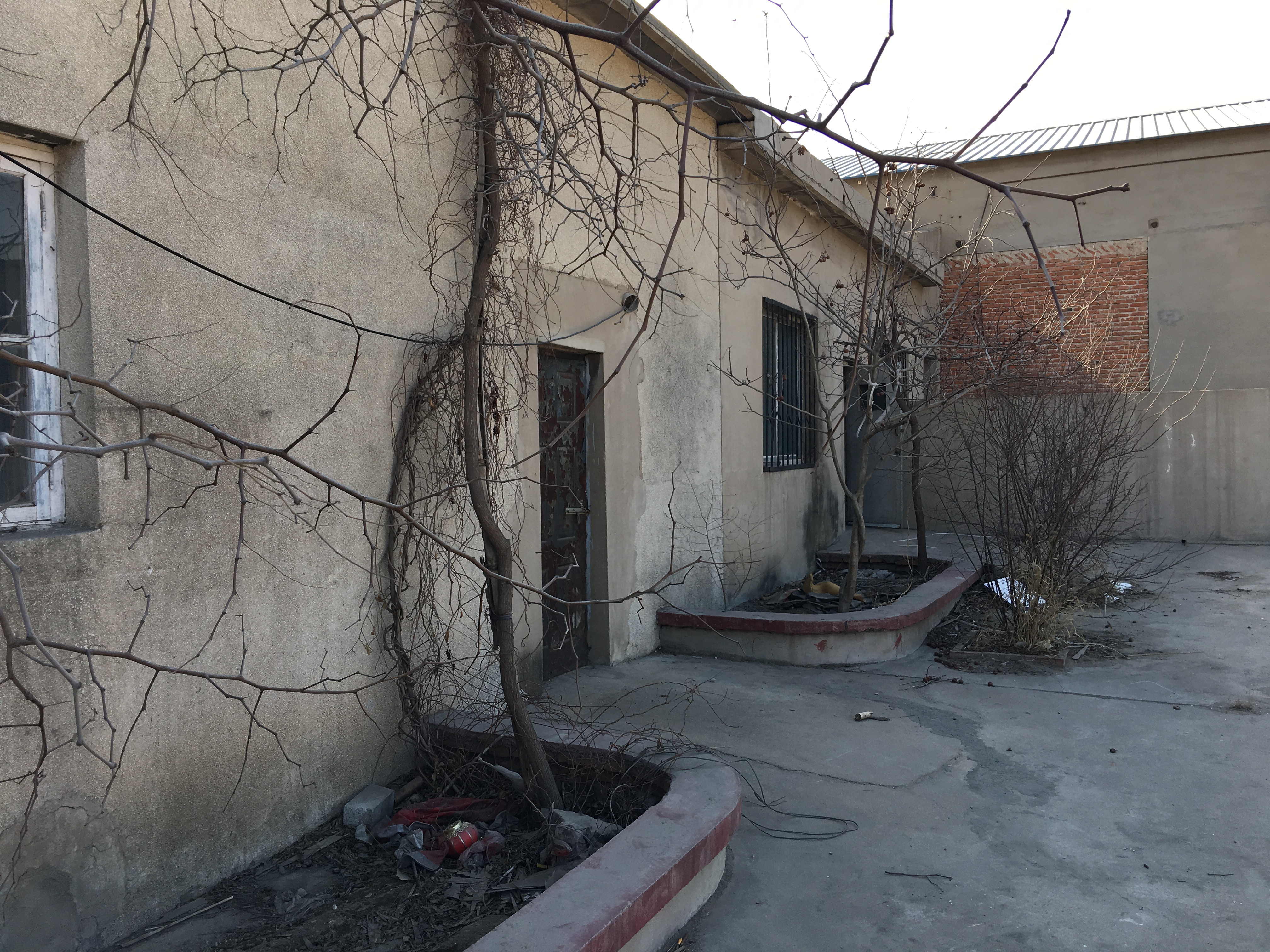 辽宁省兴城市古城办事处东八里村土地及地上附属物房屋