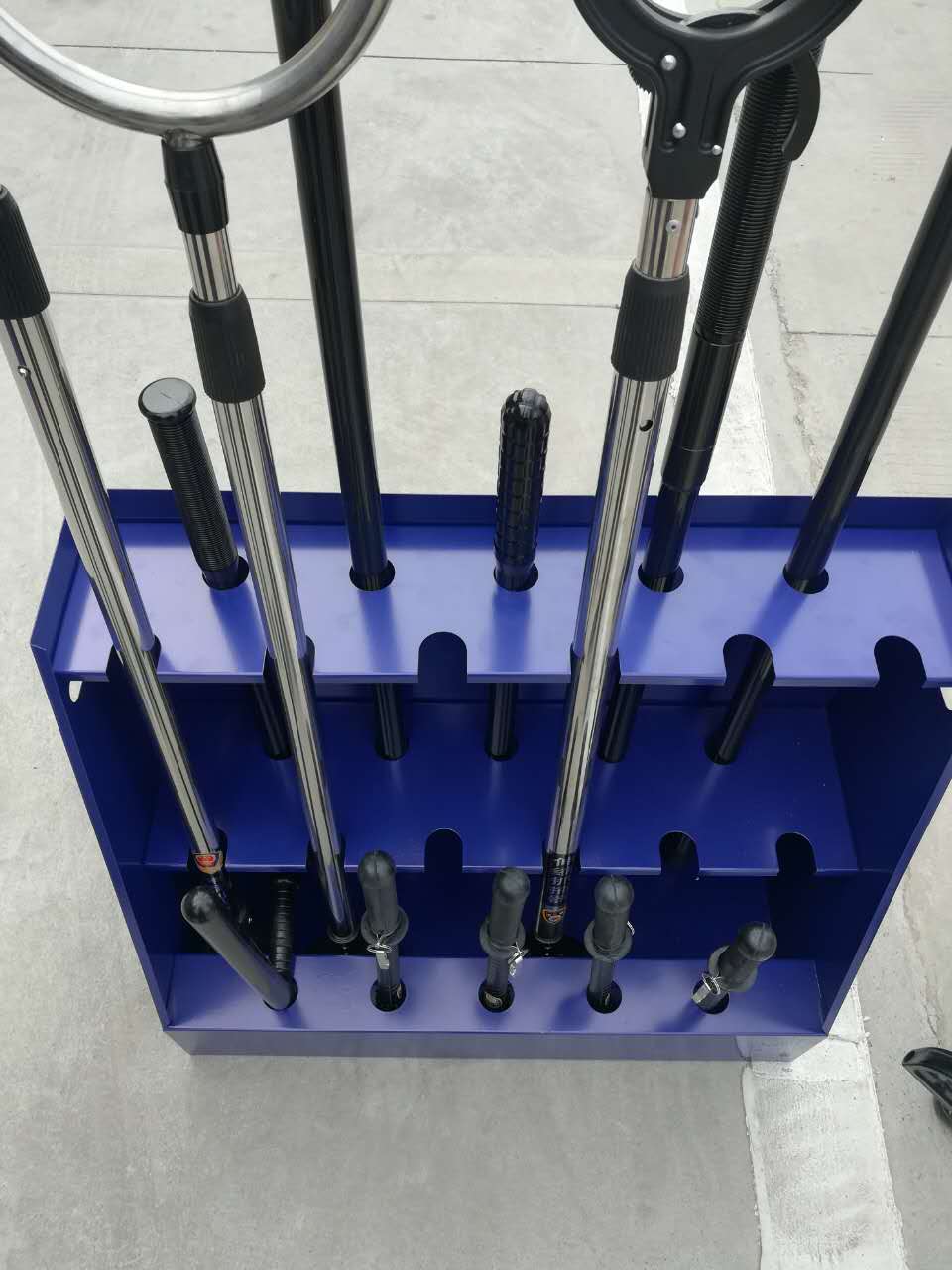 pc棍保安棍支架 防暴盾牌架子 橡胶棍 钢叉防暴安保器材装备柜架 防爆