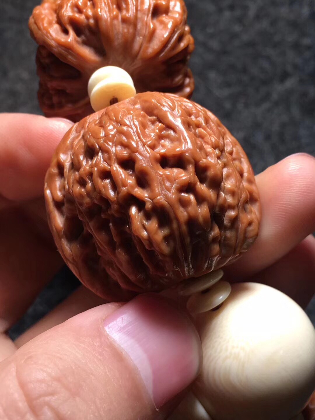 魅祥精品文玩白狮子头核桃手串手持38mm野生大金刚山核桃菩提文玩素串