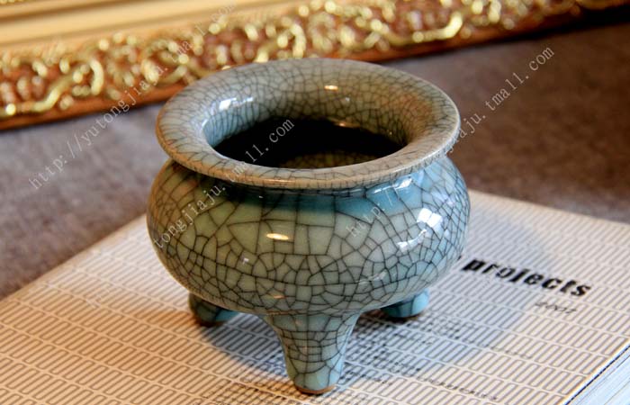 
                                        景德镇新到青瓷熏香炉陶瓷香炉仿古开片香插工艺品线 茶道香炉 中号升级版带香锥款                