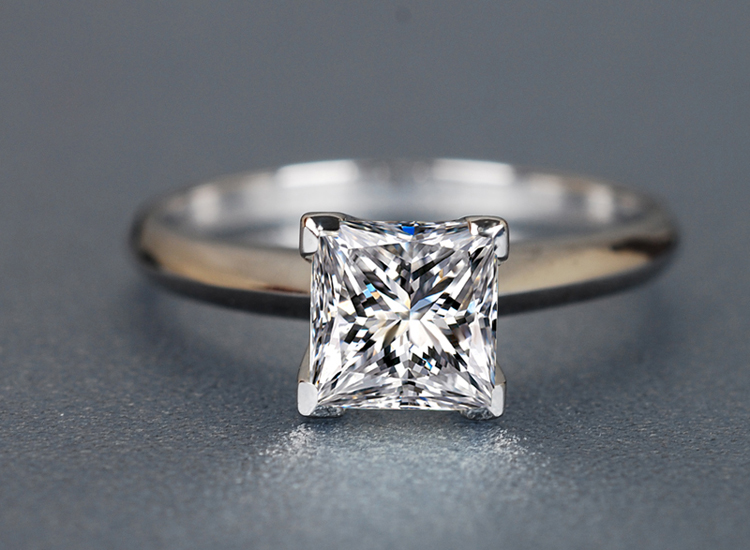 瑞歆宝g色黑卡80分1克拉白18k金公主方形莫桑石戒指婚戒莫桑钻女戒过