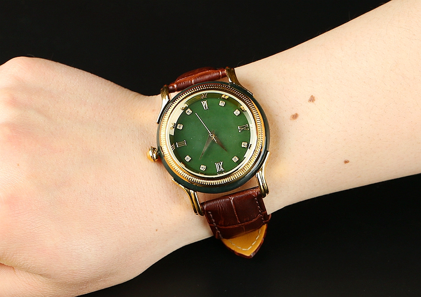 和田玉高端男士手表 62.50克 石时代