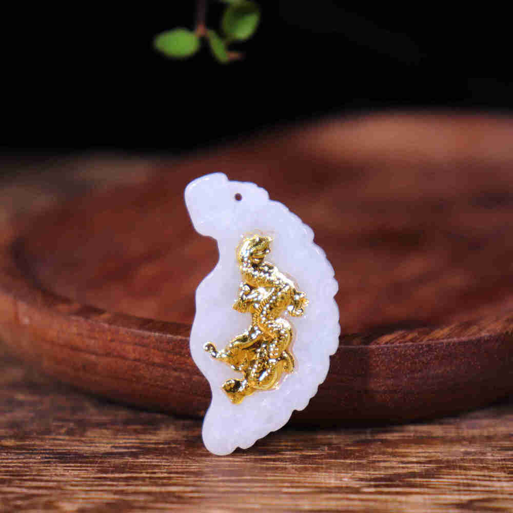 cq101 足金镶嵌翡翠飞龙月牙吊坠