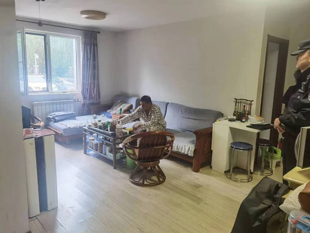 西山簏园2号楼2单元104室