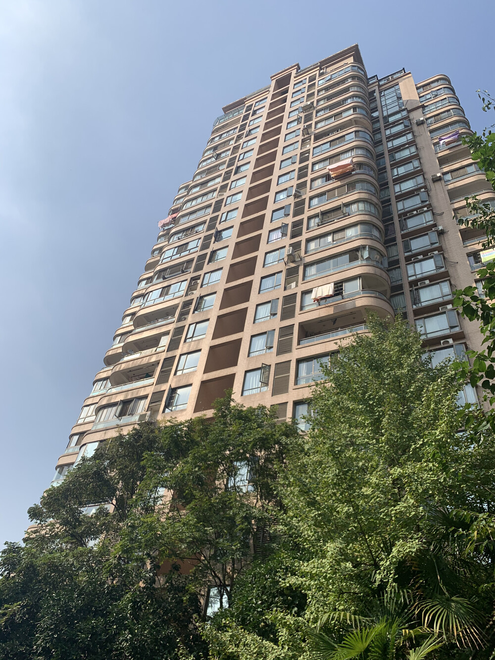 武汉市洪山区爱家国际华城一期一区6号住宅楼22层12室两套房屋