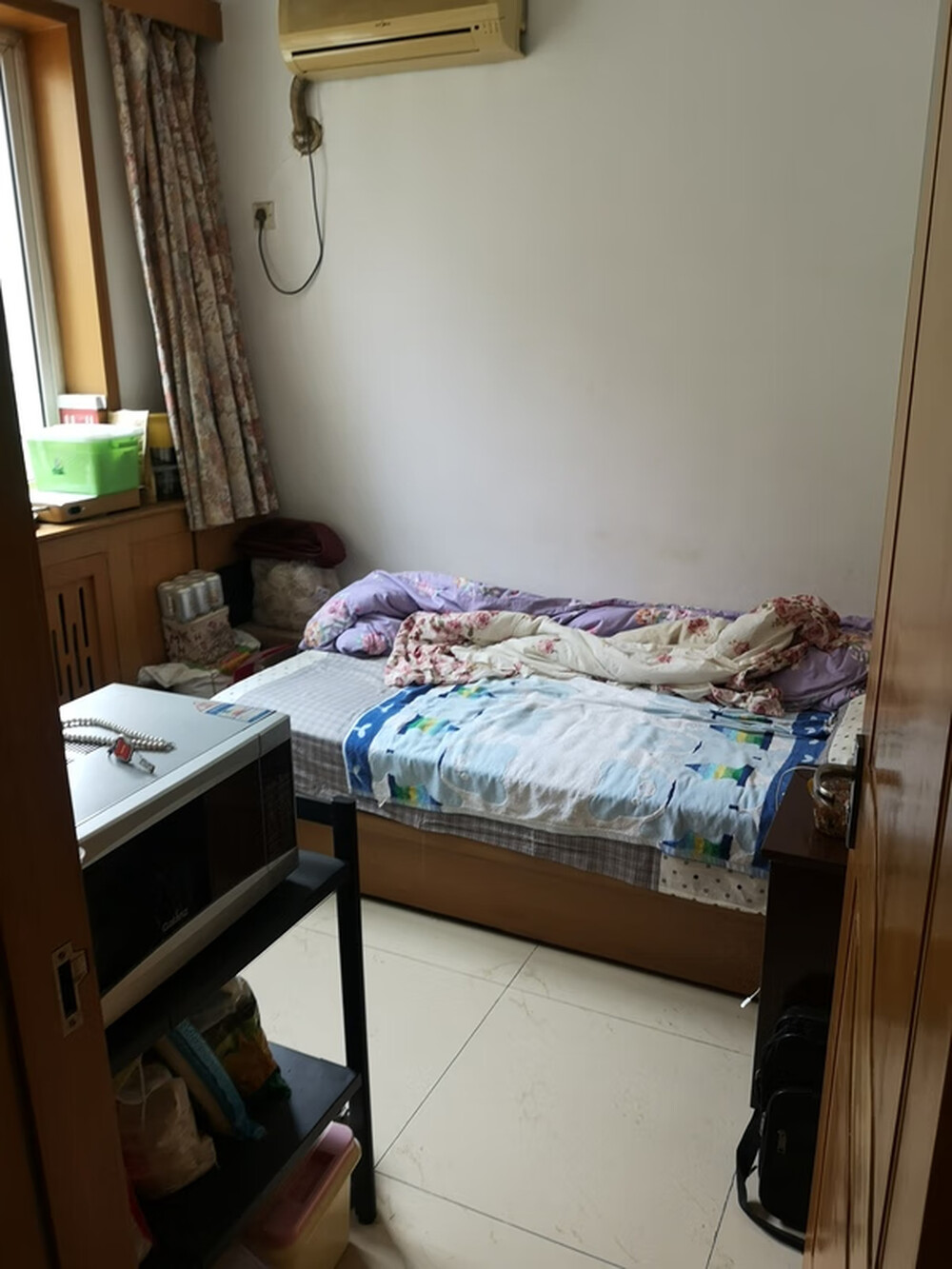 东园南区8号楼8单元201室