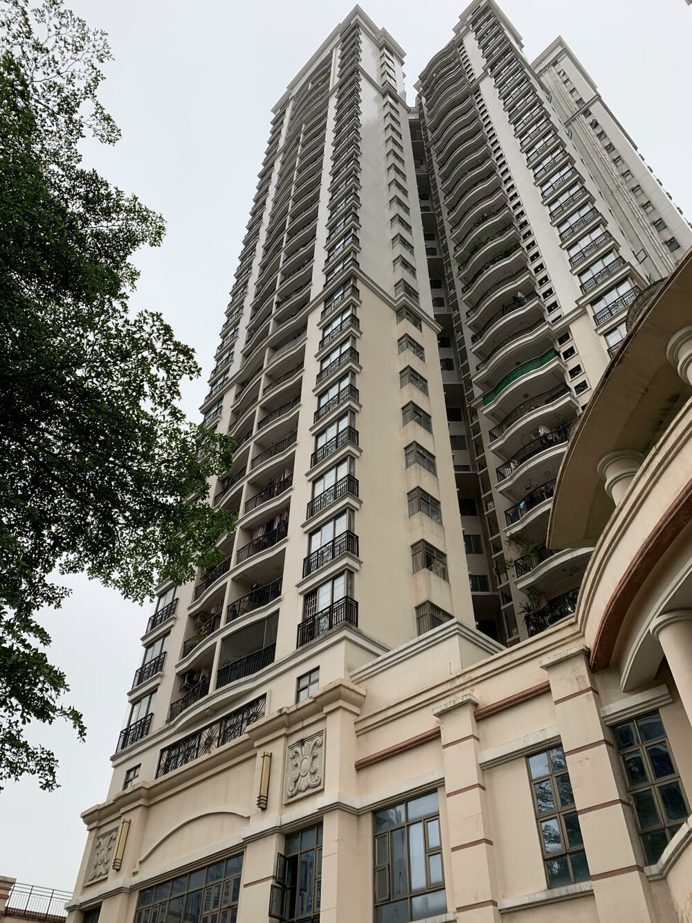 广州市花都区新华街云山大道2号之二2栋2103房