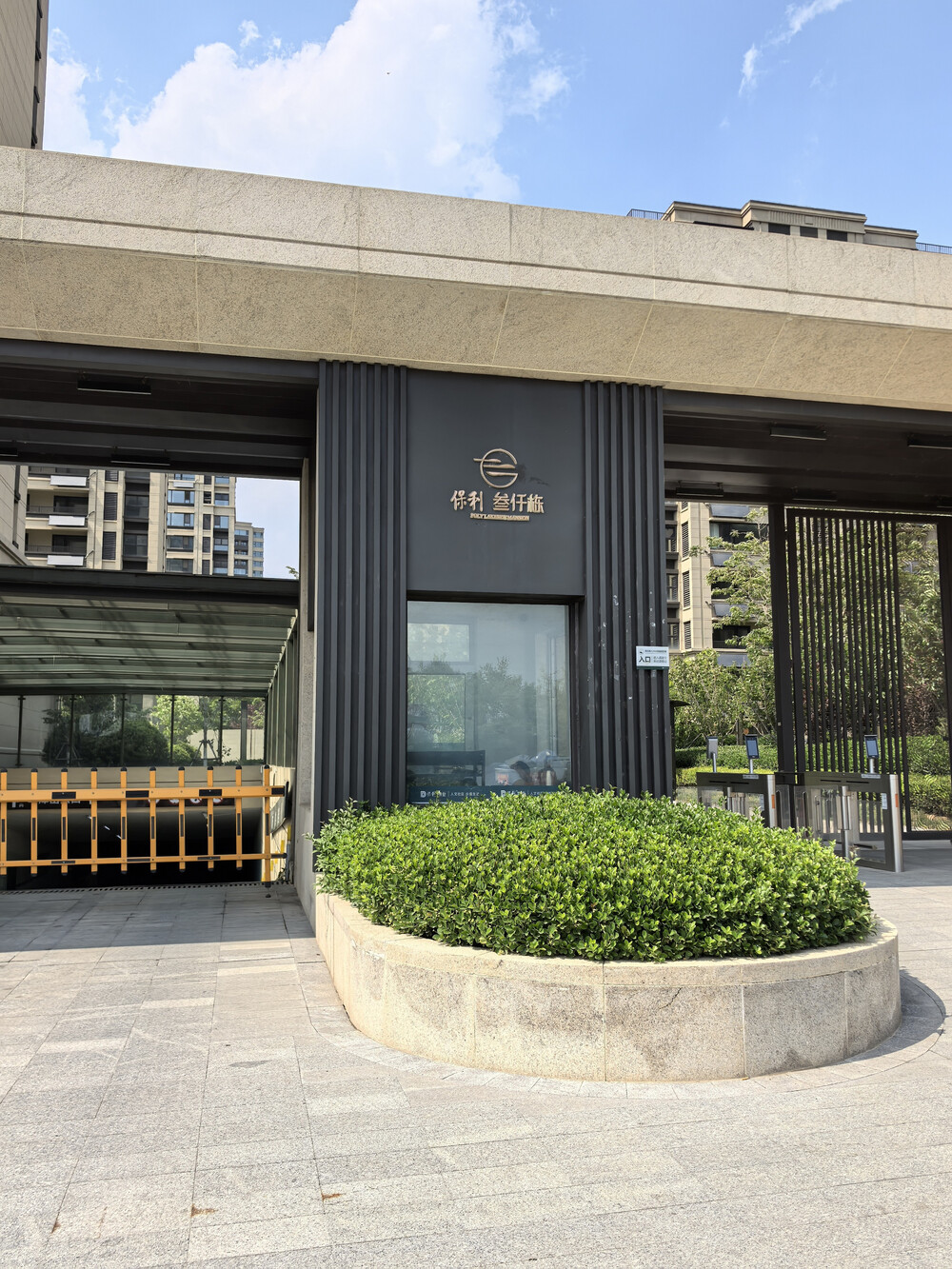 青岛市胶州市少海北路52号保利叁仟栋小区13号楼1单元902户