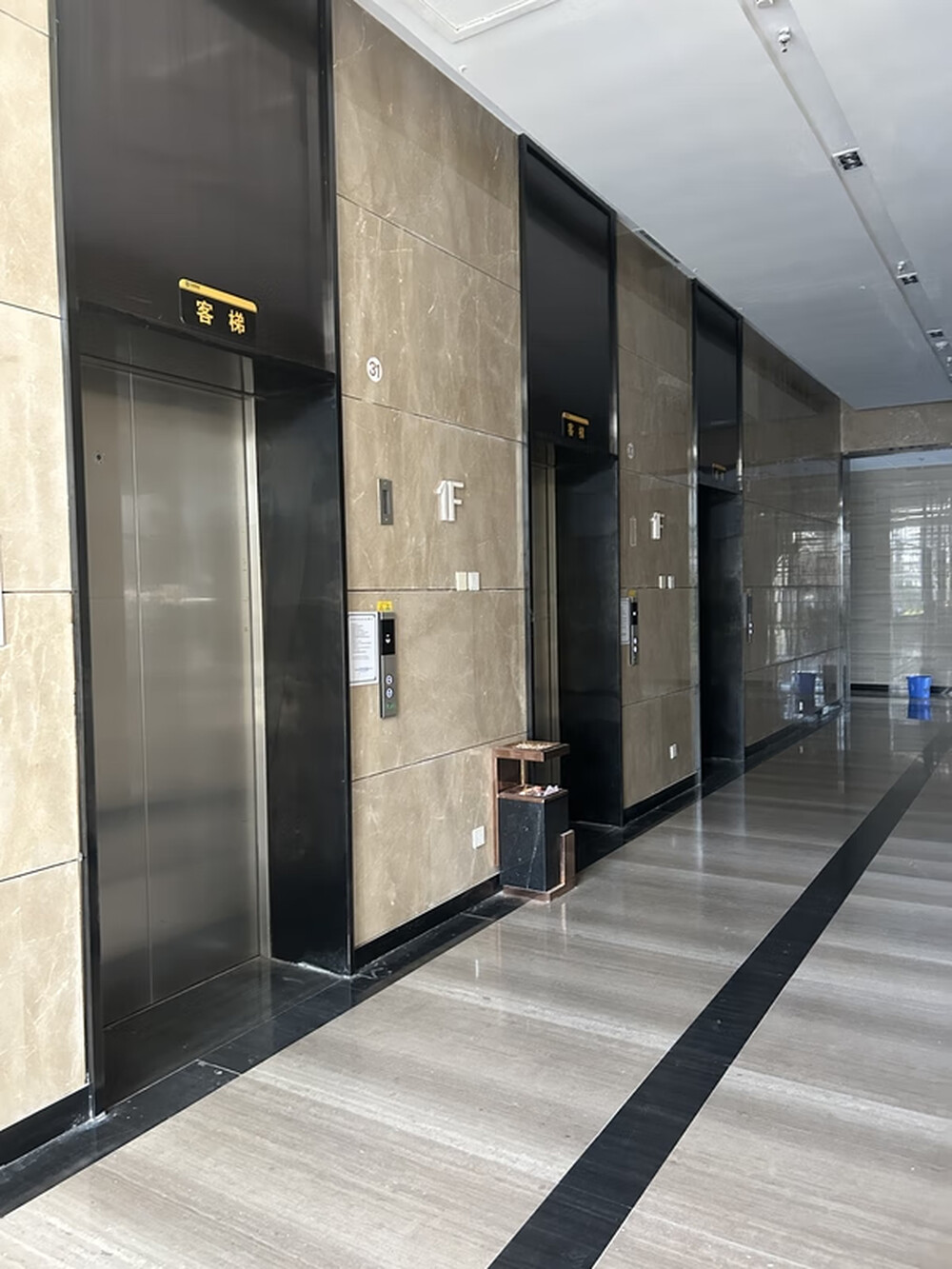 御世佳府24号楼1单元102室（双拼别墅）