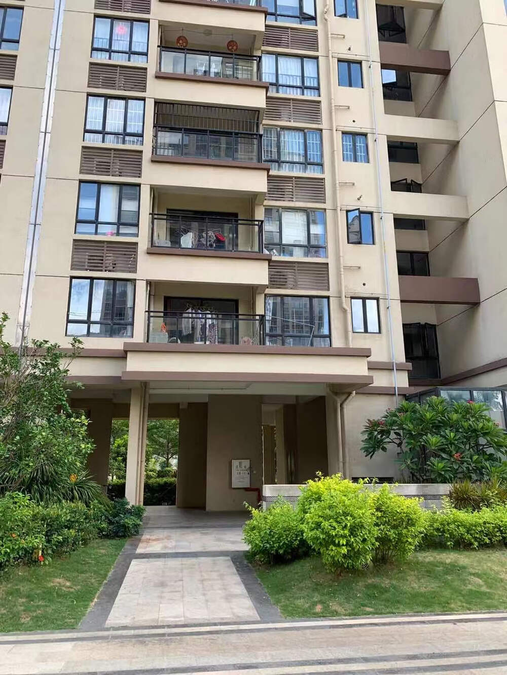 珠海市金湾区三灶镇金湖路6号12栋2单元402房