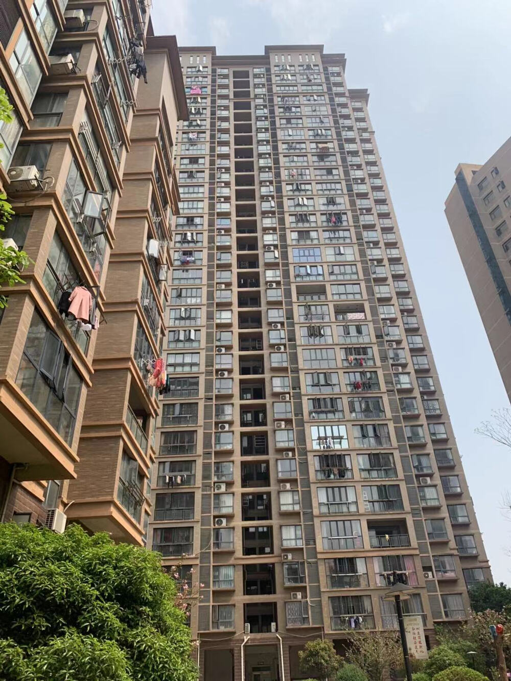 江西省萍乡市萍乡经济开发区滨河东路562号雍华庭12号楼2106的住宅