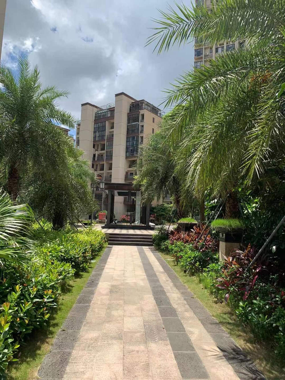 珠海市金湾区三灶镇金湖路6号12栋2单元402房