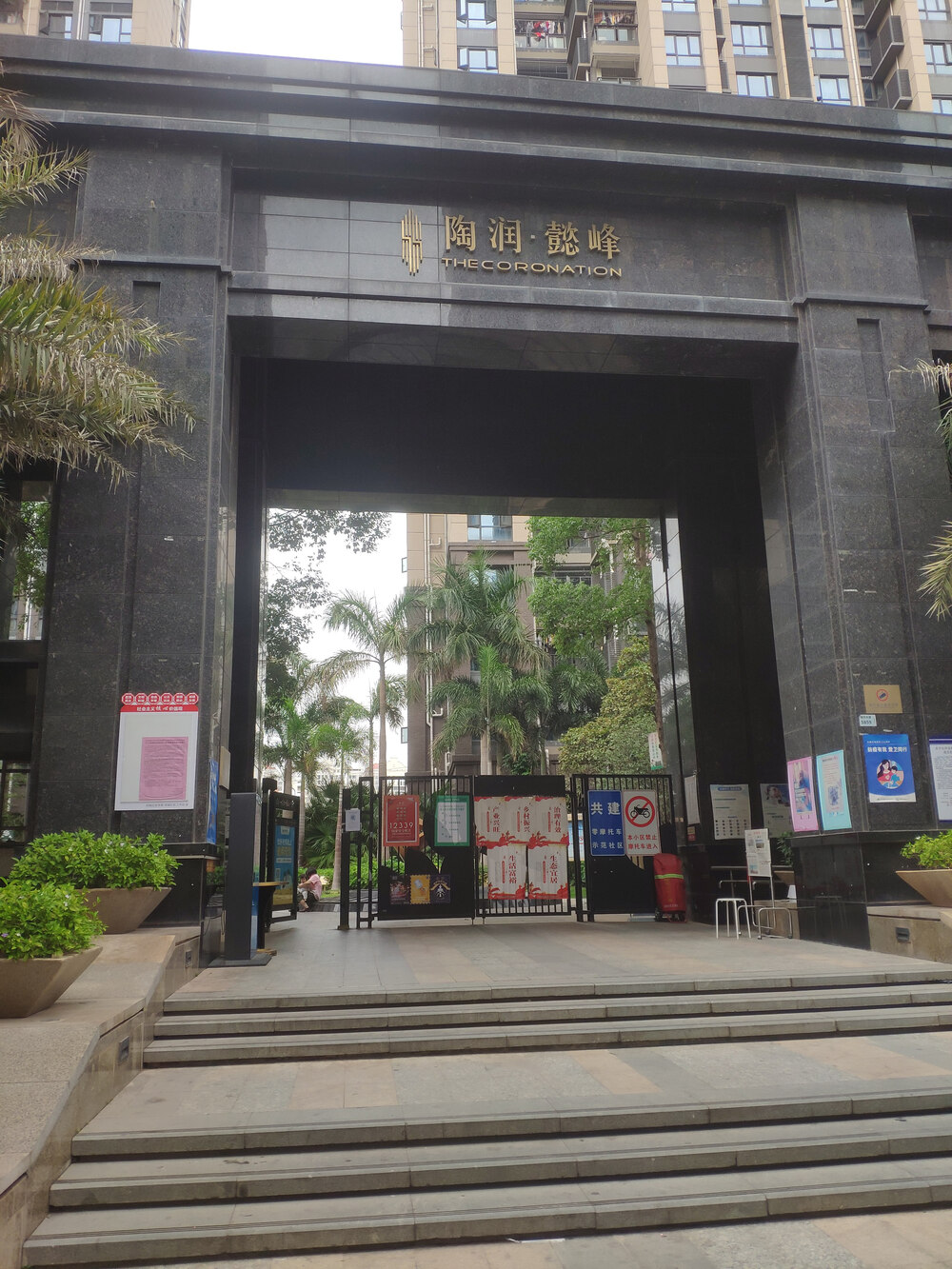 深圳市龙华区观澜大和路观澜街道银江春晓家园4号楼404房