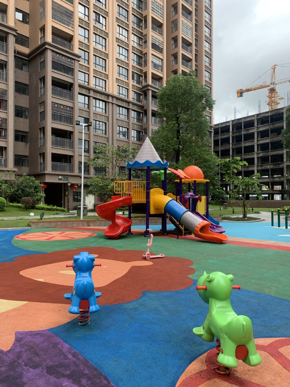 罗定市双东街道双东居委龙华东路8号天宝豪园商住小区16座3005号房