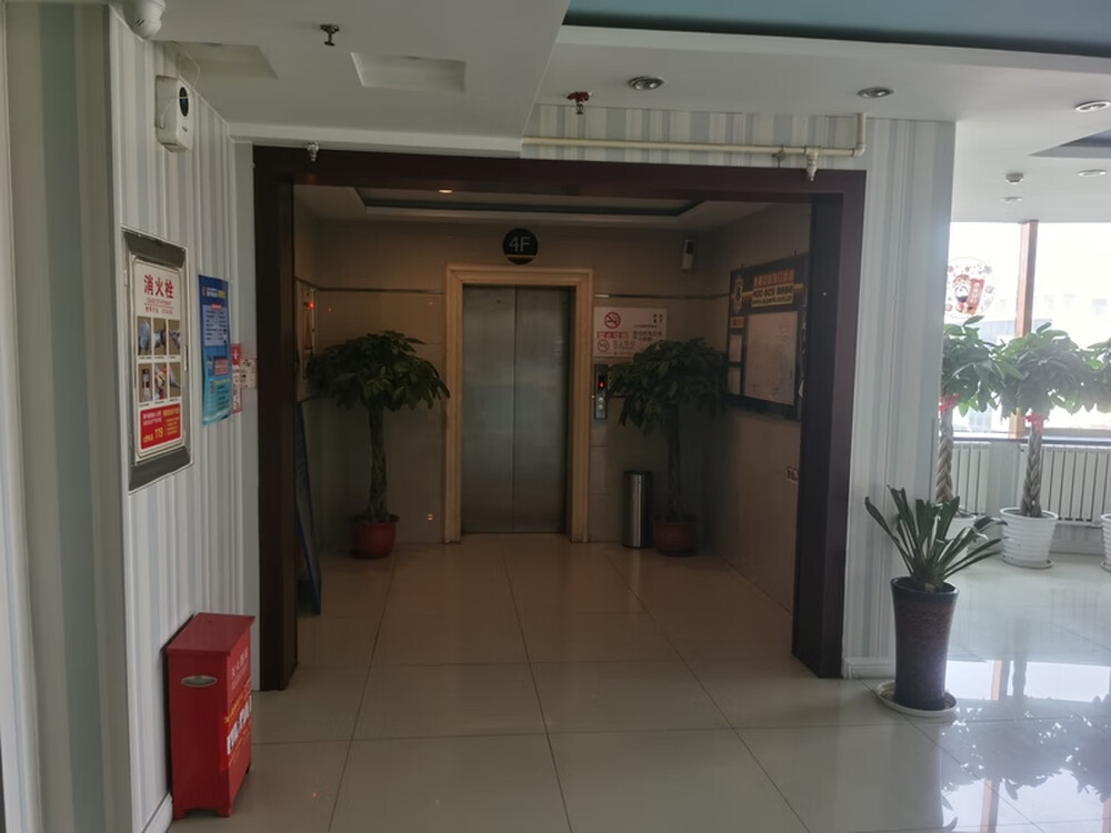 西环路26号楼 402室