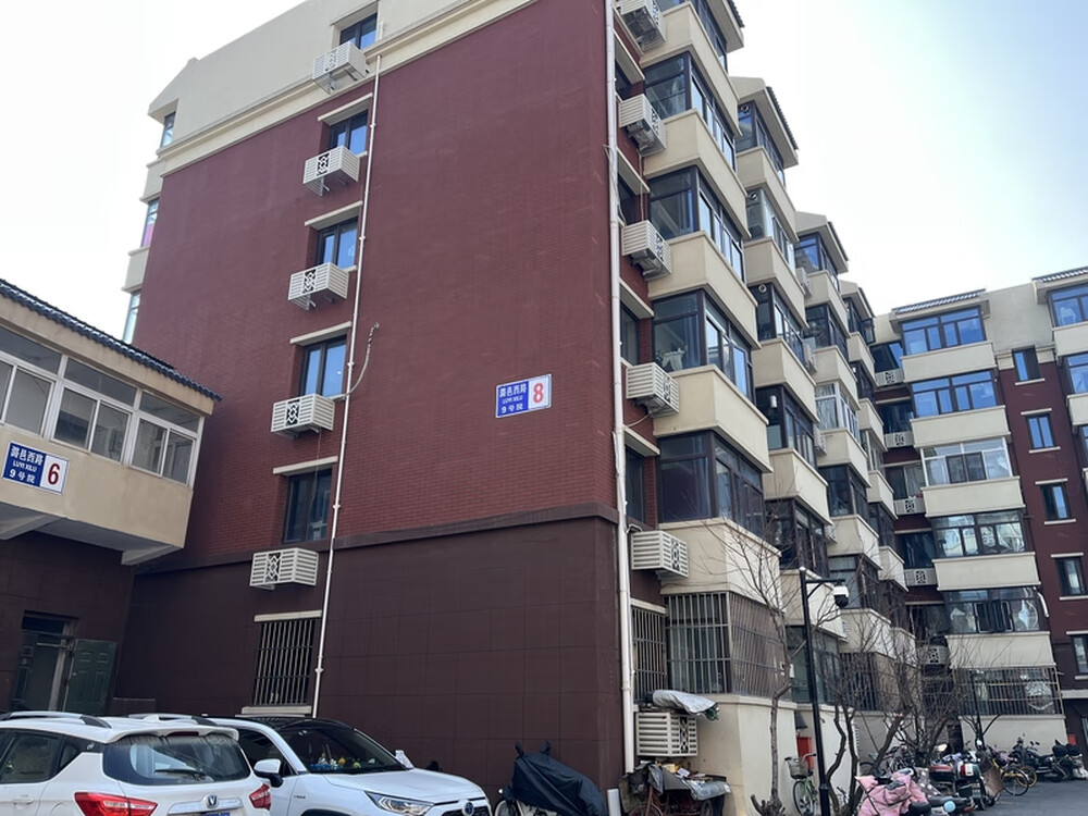 上潞园8号楼121室