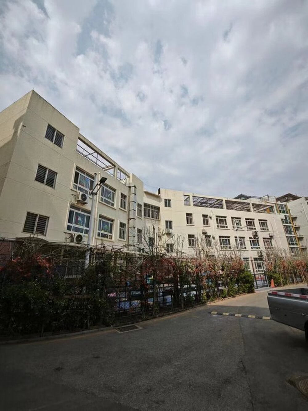 龙鼎园6号楼101室