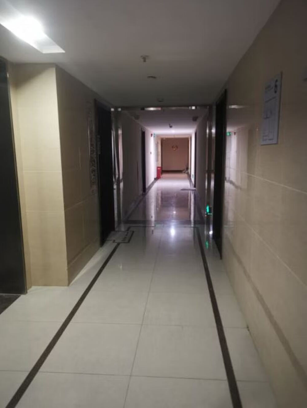 泰禾中央广场1号楼207室