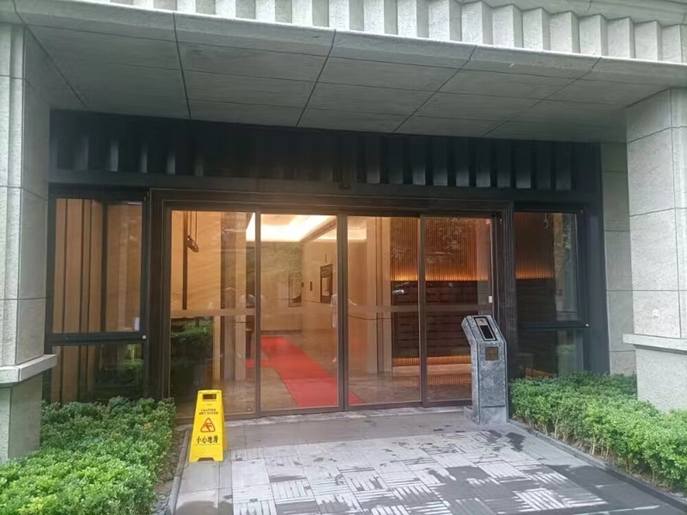 中骏天宸1号楼306室