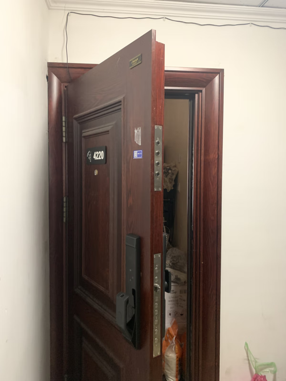 金寓大厦92号楼4220室