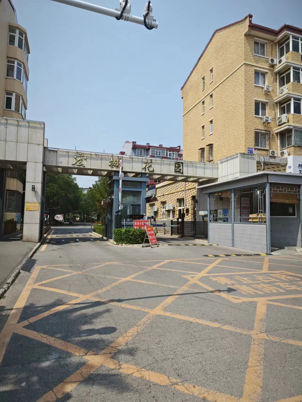 北京市顺义区宏城花园15号楼3层一单元301