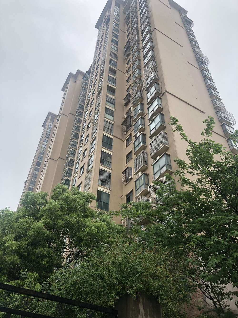 南昌市西湖区建设西路188号莱茵半岛花园39商住楼1单元502室