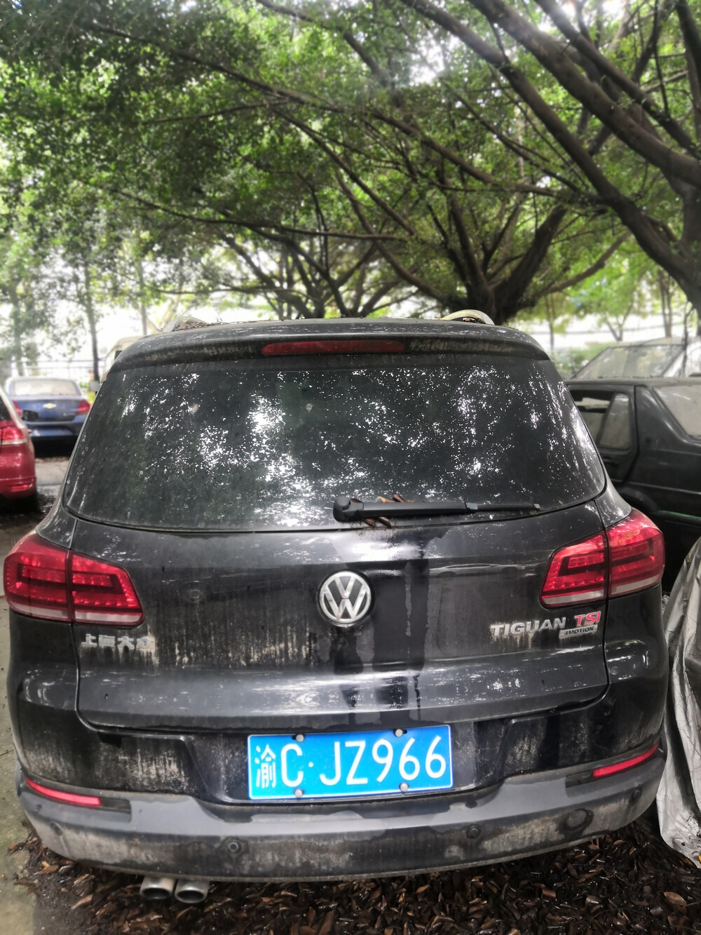 车牌号为渝cjz966大众牌小型普通客车