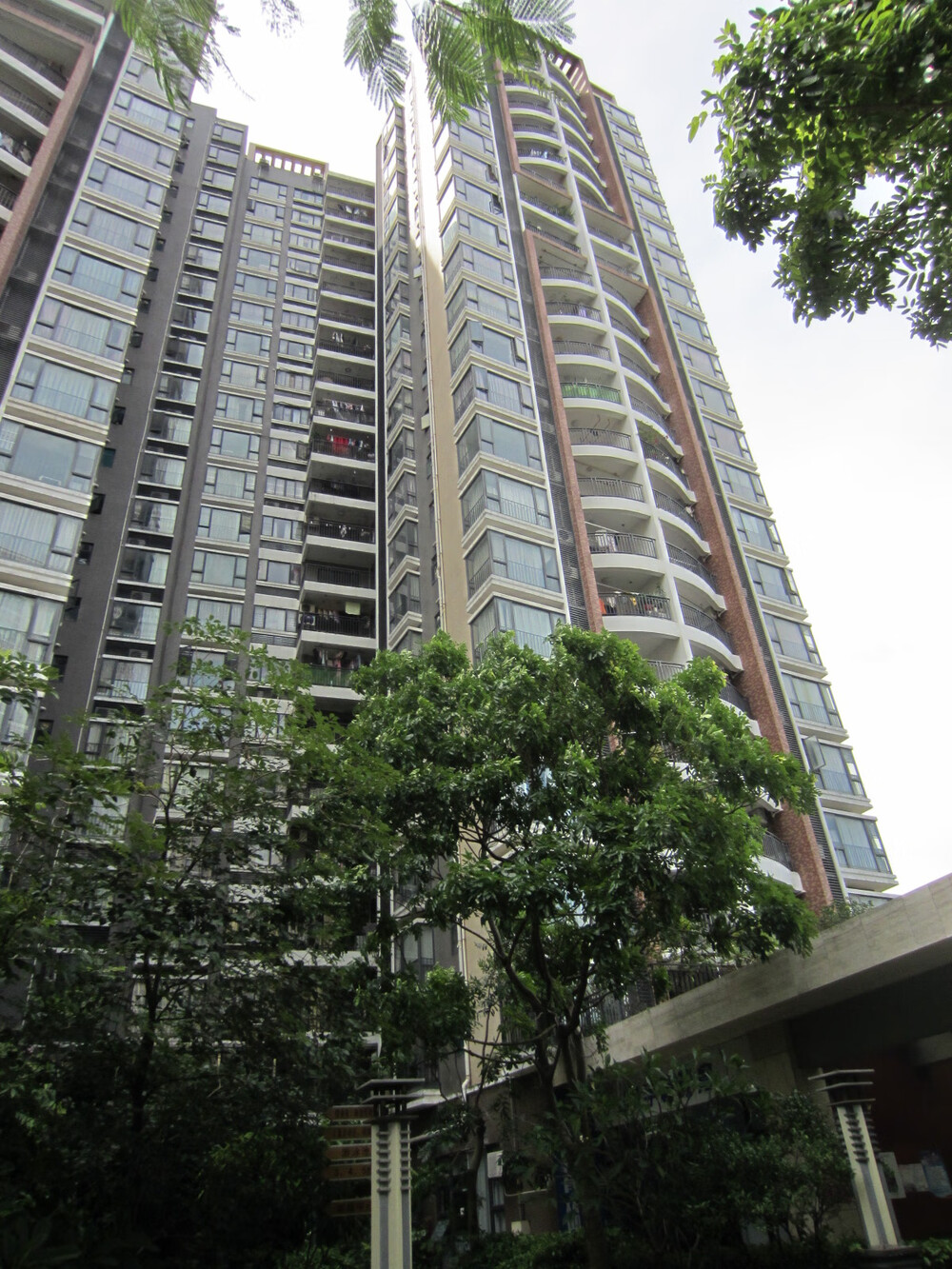 东莞市樟木头镇樟罗村南城大道香樟国际花园高层洋房1幢203号房