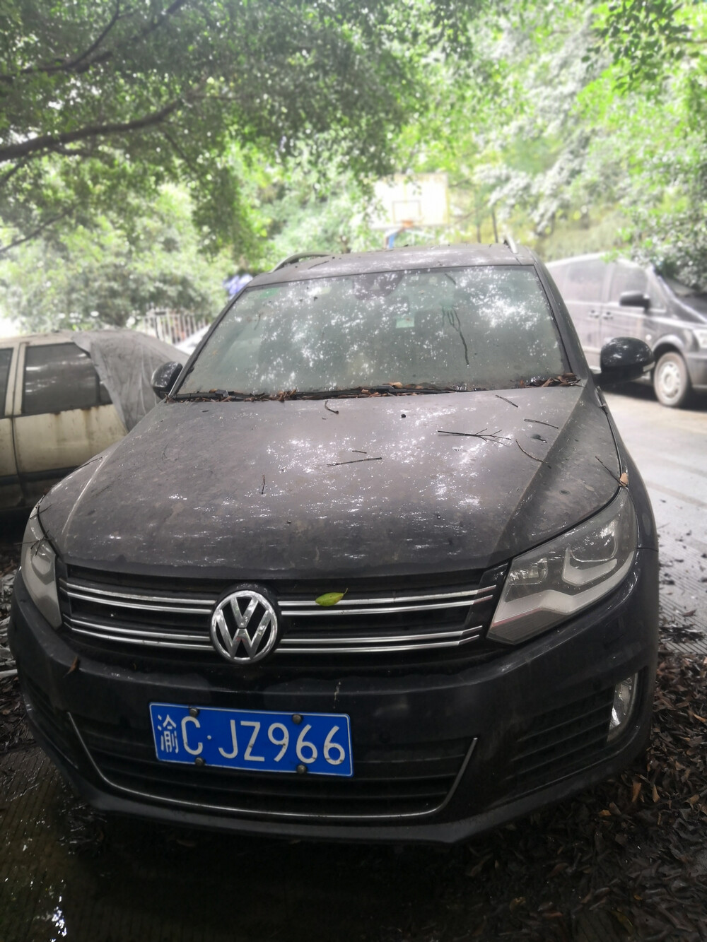 车牌号为渝cjz966大众牌小型普通客车