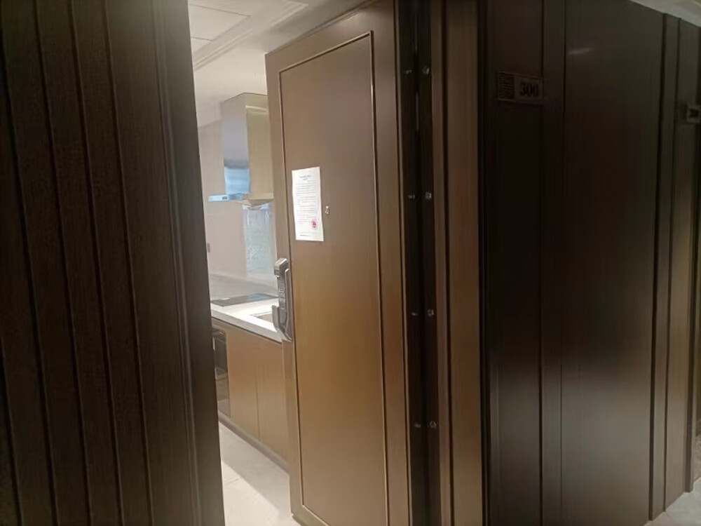 中骏天宸1号楼306室