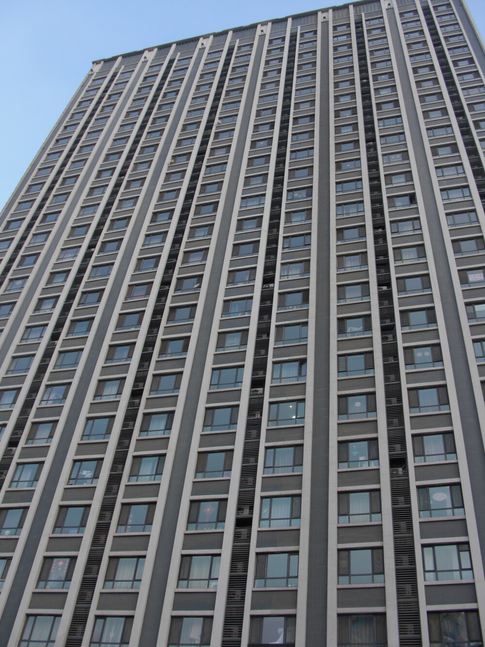 第一次拍卖大连市中山区五五路4k号17层13号上方港景房屋