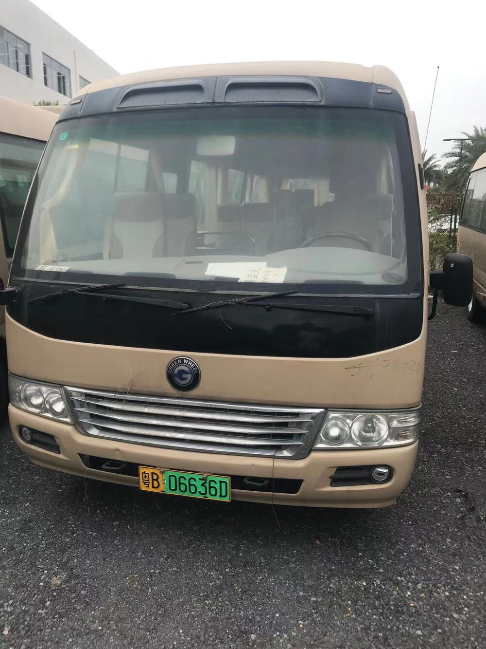 第二次拍卖陆地方舟牌新能源客车车牌号为粤b7772d不带号牌及指标