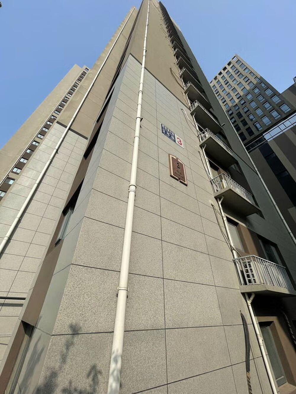亚林上苑3号楼2单元602室