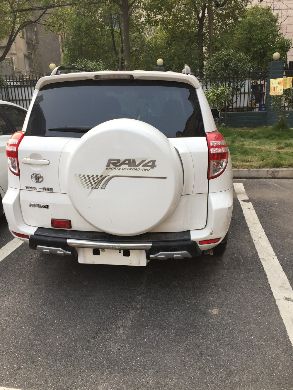 【第一次拍卖】 鄂de5837丰田牌tv6460gl小型越野客车一辆