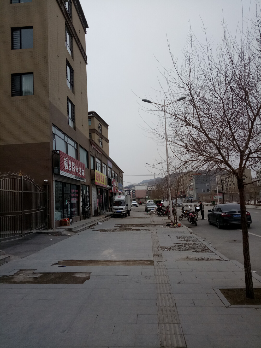 海城市牌楼镇"东林小城印象小区"门市