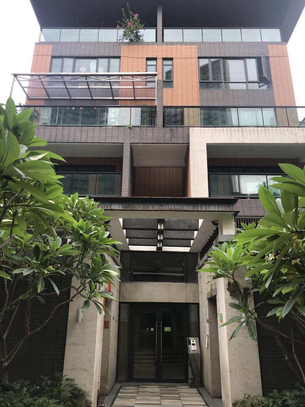 【第一次拍卖】 江门市江海区外海海伦湾18幢102室的房地产