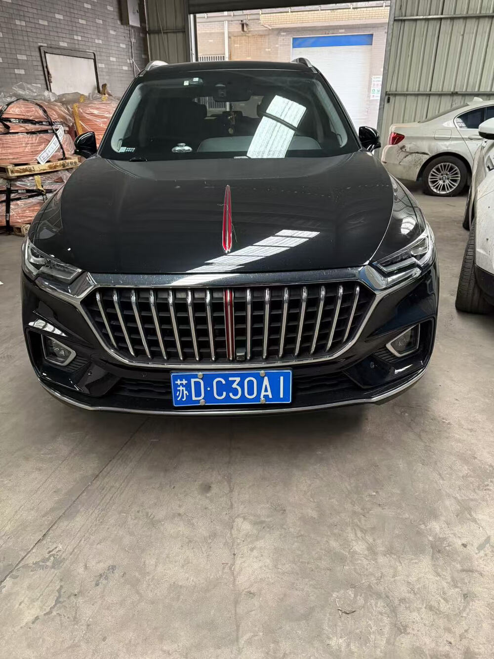 车牌号为苏dc30a1红旗