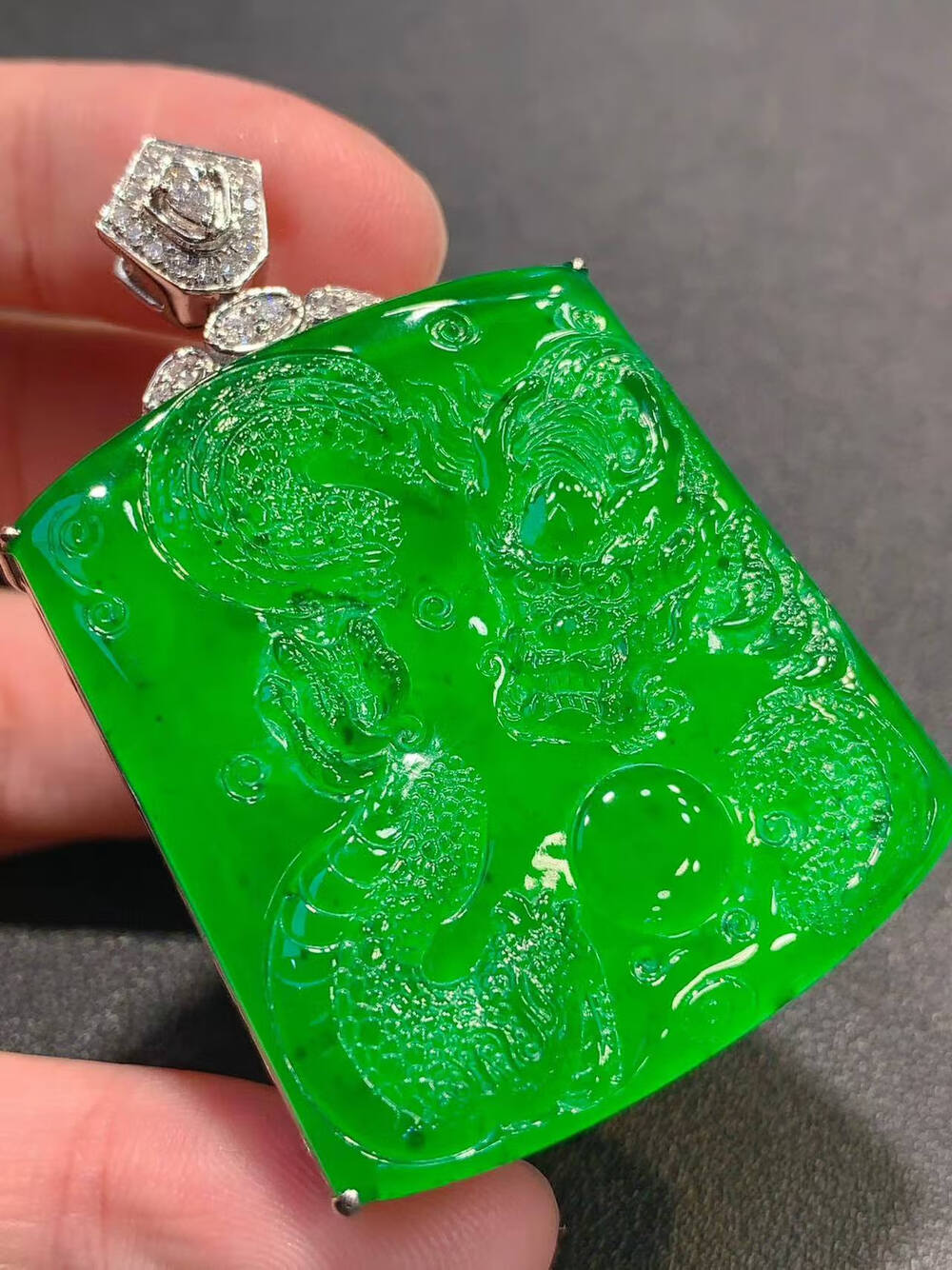 jd161-翡翠a货18k金镶嵌满绿龙牌吊坠