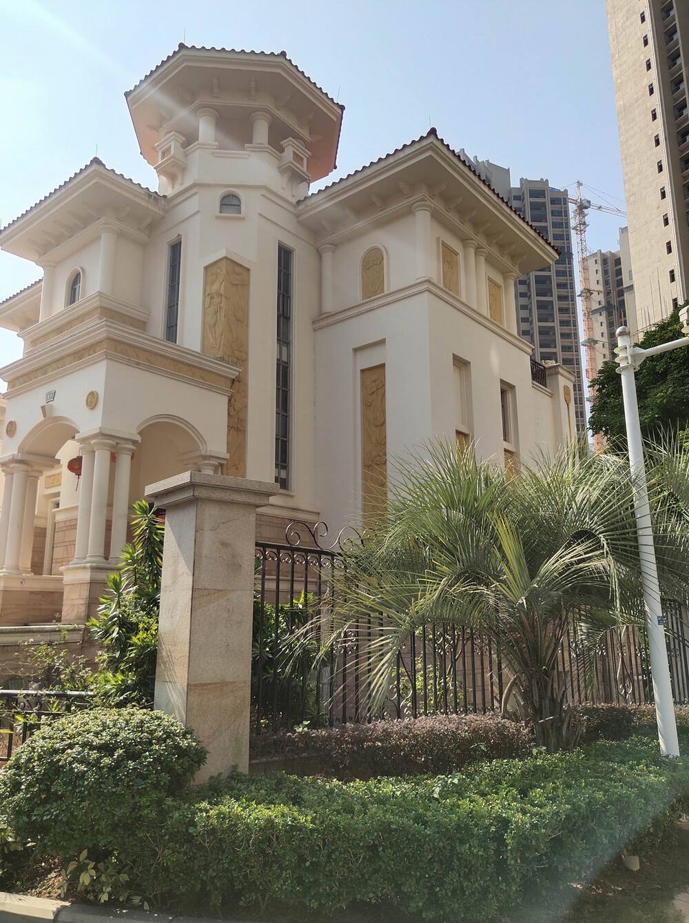 第一次拍卖惠州市惠城区鹅岭南路117号嘉逸园1号楼01号02号房地产