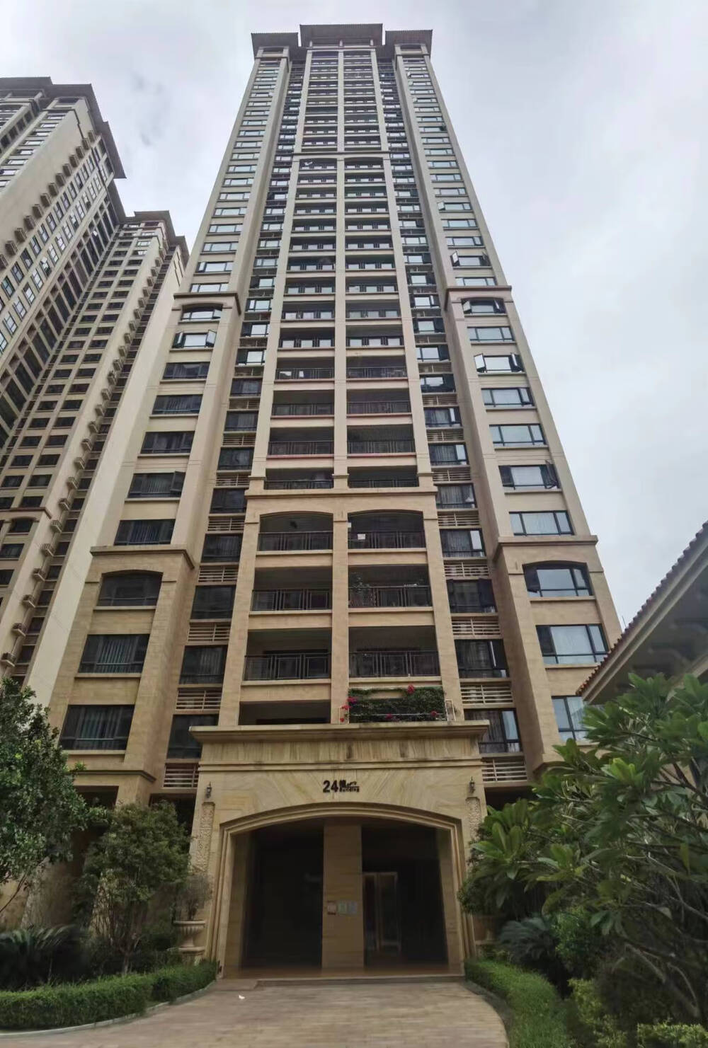 湛江经济技术开发区人民大道北6号南国豪苑三期24号楼2601房-京东司法