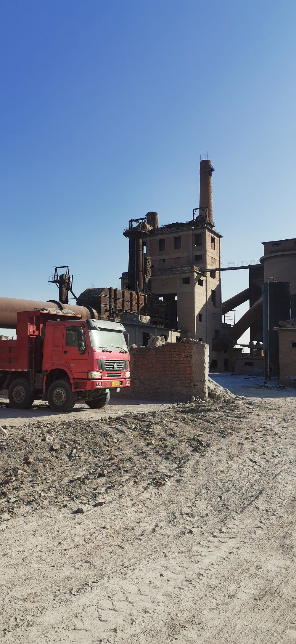 北京市房山区周口店镇新街村西厂区内的36处房屋建筑物21项构筑物及9