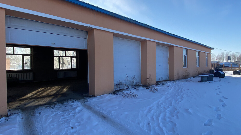 位于黑龙江省青冈县祯祥镇五福桥经济开发区的一宗土地使用权及地上