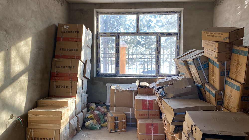 位于黑龙江省青冈县祯祥镇五福桥经济开发区的一宗土地使用权及地上