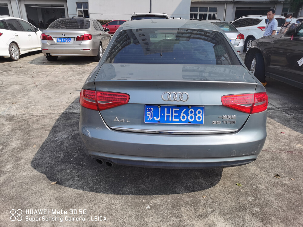 车牌号为鄂jhe688奥迪牌车辆