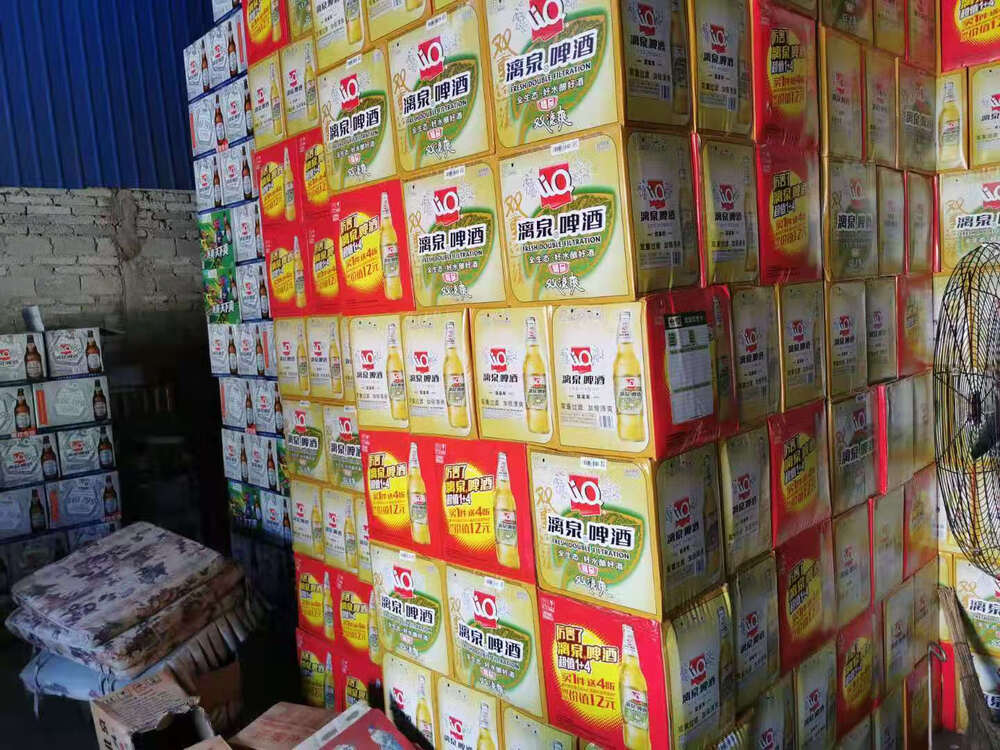 560双滤爽漓泉啤酒第四批500件整体拍卖