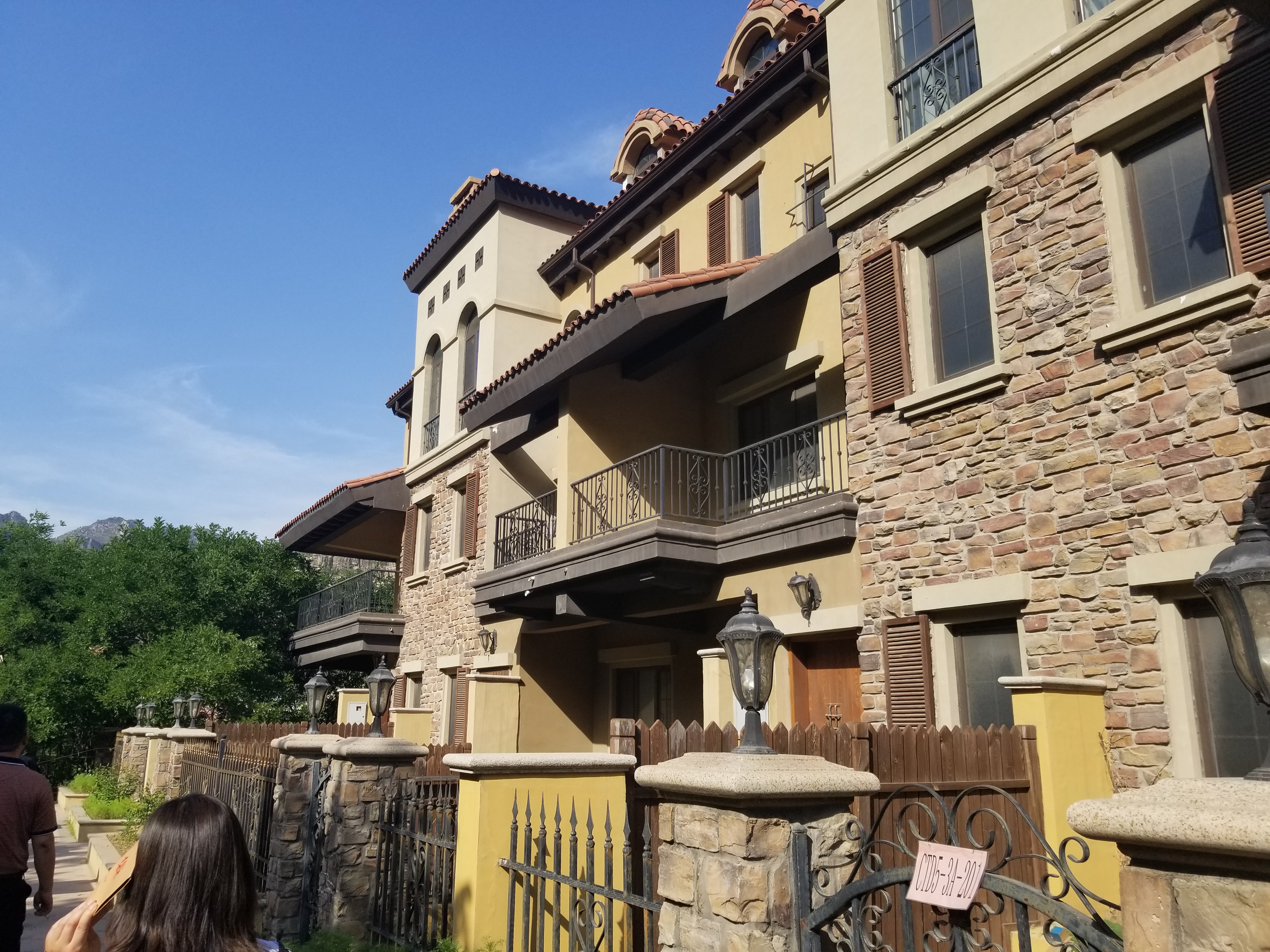 第一次拍卖涞水县宋各庄乡天鹅湖金海岸生态休闲居住区ctd51201号房产