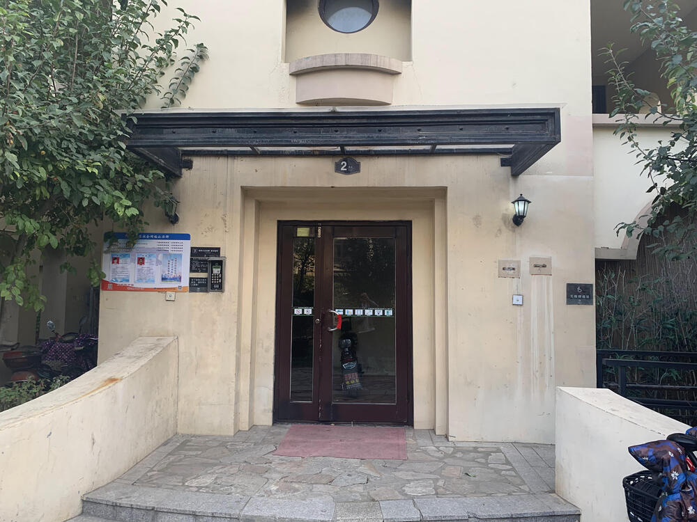 号万科四季花城3号楼2单元303户房产(现为302户),现门牌号登记为302户