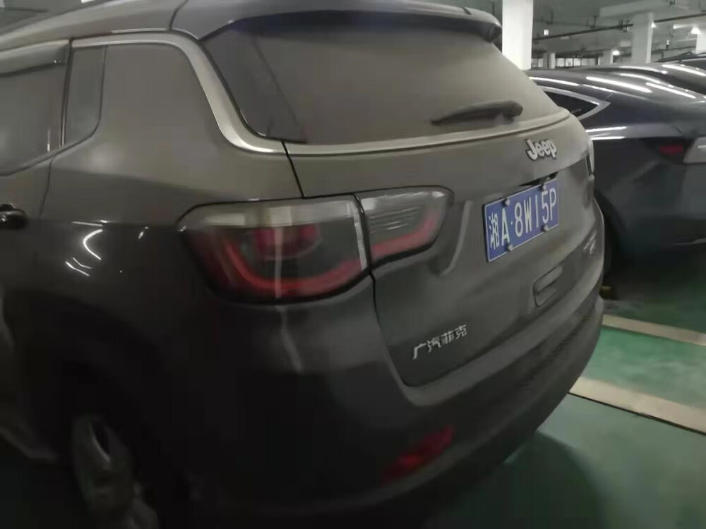 车牌号为湘a8w15p的吉普牌汽车